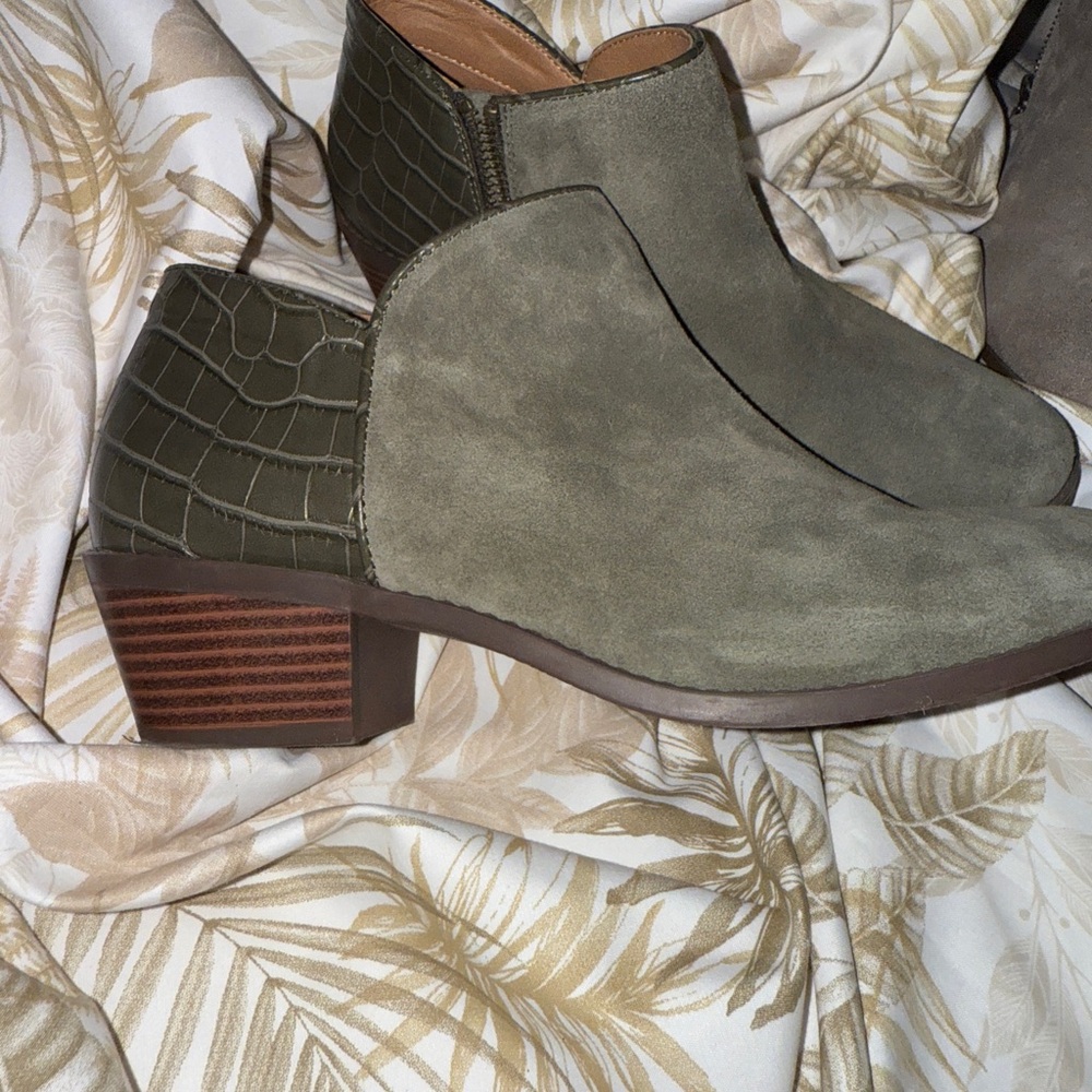 Vionic Green Ankle Booties with Crocodile Heel
